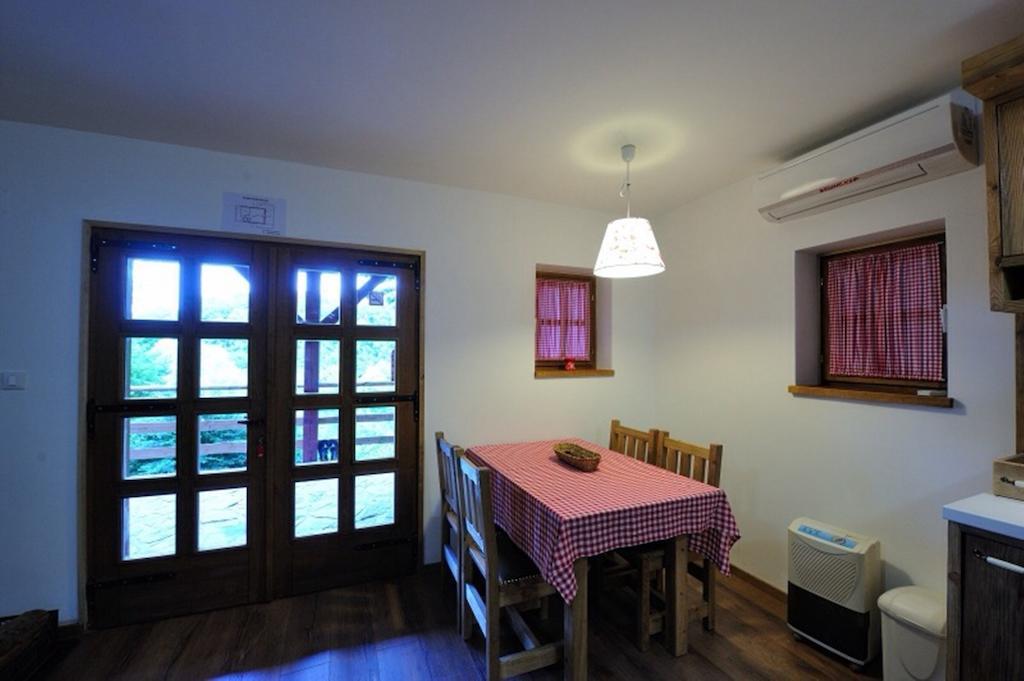 Apartment Drvena Kuca Mreznica Gornji Zvečaj Δωμάτιο φωτογραφία