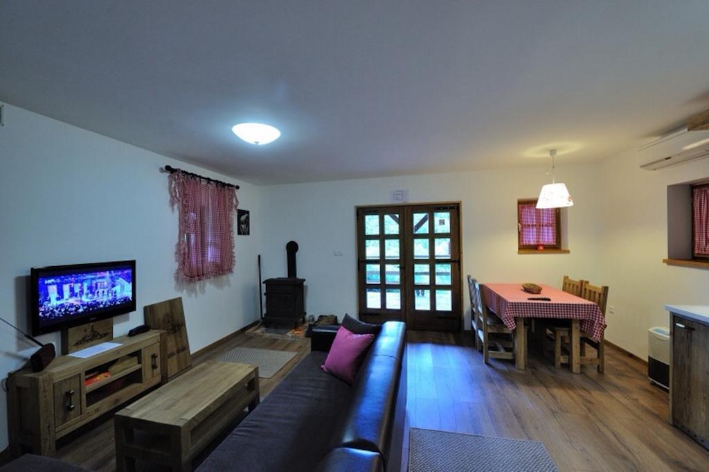 Apartment Drvena Kuca Mreznica Gornji Zvečaj Δωμάτιο φωτογραφία
